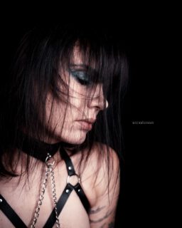 dreamin’ with @modelseite.maria.graumann
Unentgeltliche Werbung durch Markierungen
#bps #tattoolovers #inked #tattoo #freeyourmind #art #kannsüchtigmachen #openminded #ropebunny #leatherwork #harness