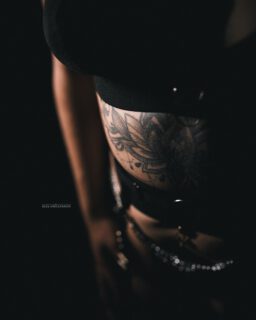 with @sassiiee._ 

Unentgeltliche Werbung durch Markierungen 

#tattoolovers #inked #freeyourmind  #kannsüchtigmachen #leatherharness