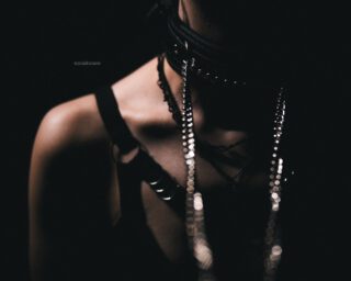 with @_.sweetie.girl._19 

Unentgeltliche Werbung durch Markierungen 

#tattoolovers #inked #freeyourmind  #kannsüchtigmachen #leatherharness